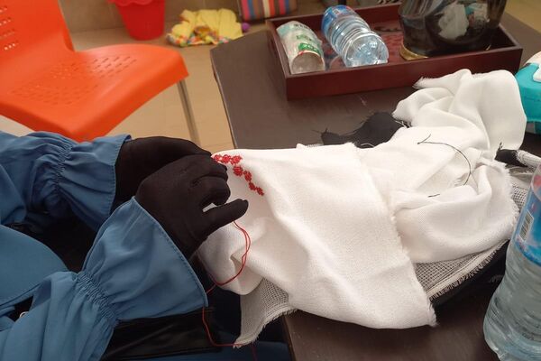 إبرة وصنارة... مشروع نسائي يتحدى الظروف ويعيد تدوير النفايات في قطاع غزة - سبوتنيك عربي