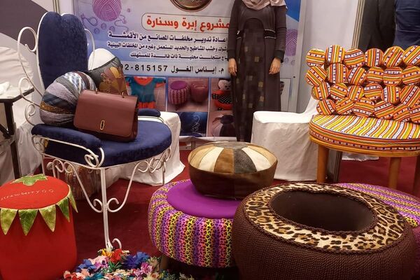 إبرة وصنارة... مشروع نسائي يتحدى الظروف ويعيد تدوير النفايات في قطاع غزة - سبوتنيك عربي