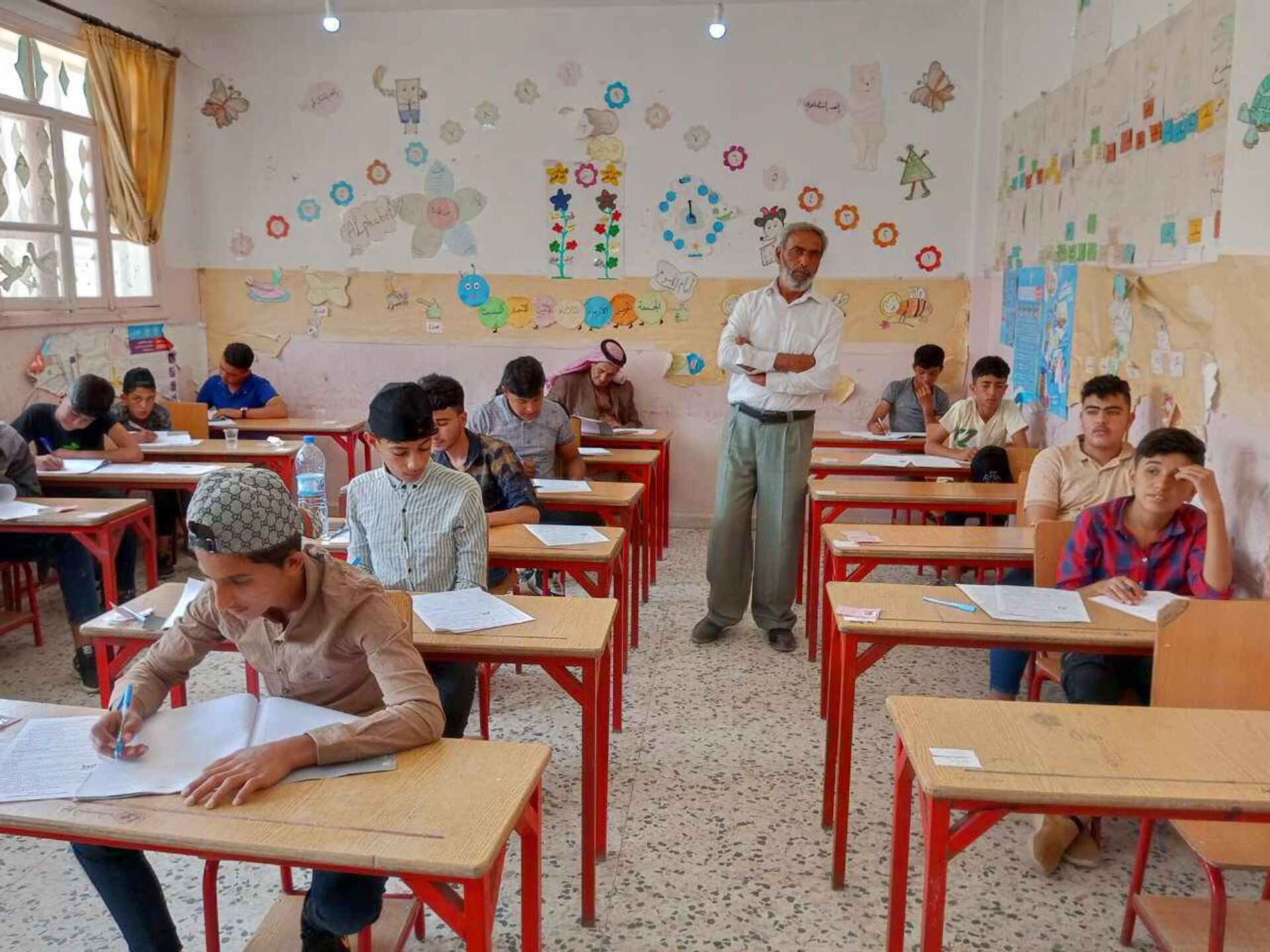 عيسى الطركي.. لم تمنعه سنواته السبعين من إكمال تعليمه شرقي سوريا - سبوتنيك عربي, 1920, 11.06.2023