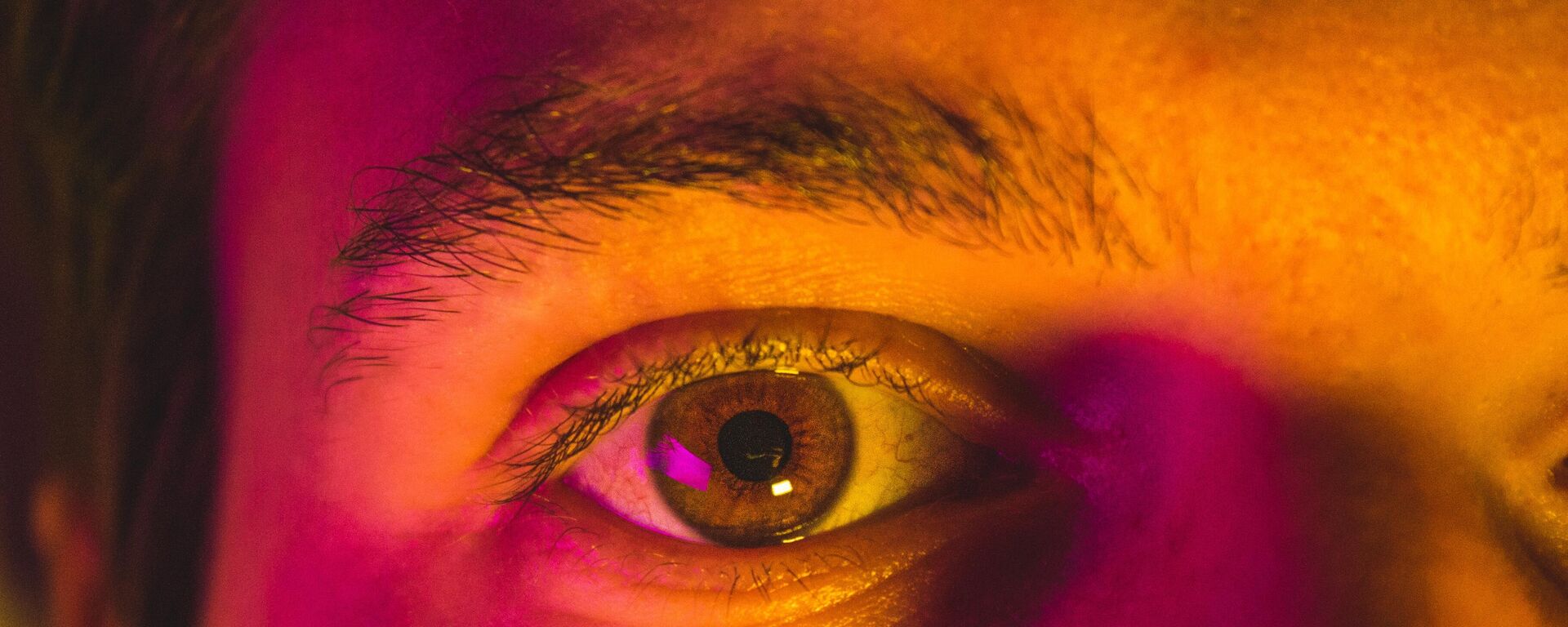 عين رجل مع الحاجب  - سبوتنيك عربي, 1920, 28.03.2026