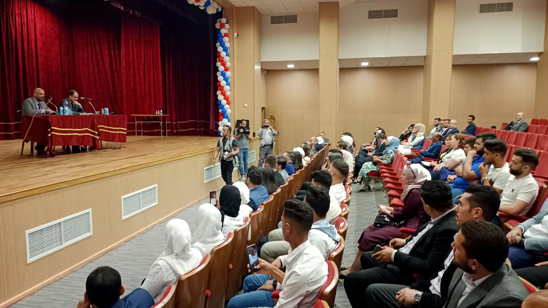 سوخوف: ترجمة القوانين السورية والروسية يبرّد مخاوف رجال الأعمال من الاستثمار البيني - سبوتنيك عربي, 1920, 17.06.2023