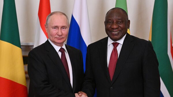 الرئيس الروسي فلاديمير بوتين ورئيس جنوب إفريقيا سيريل رامافوزا 18 يونيو 2023 - سبوتنيك عربي