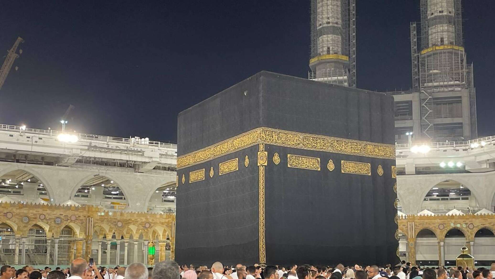 فجر الجمعة...سماء مكة تشهد ظاهرة فلكية مهيبة