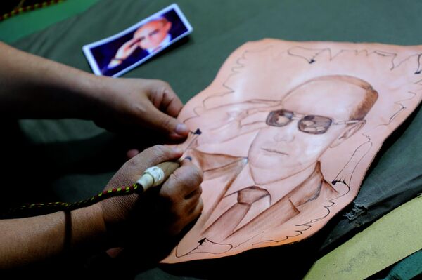 الرسم على الجلد... أحد أقدم الفنون يتنفس جمالا في شوارع دمشق - سبوتنيك عربي