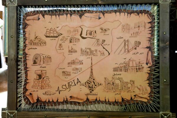 الرسم على الجلد... أحد أقدم الفنون يتنفس جمالا في شوارع دمشق - سبوتنيك عربي