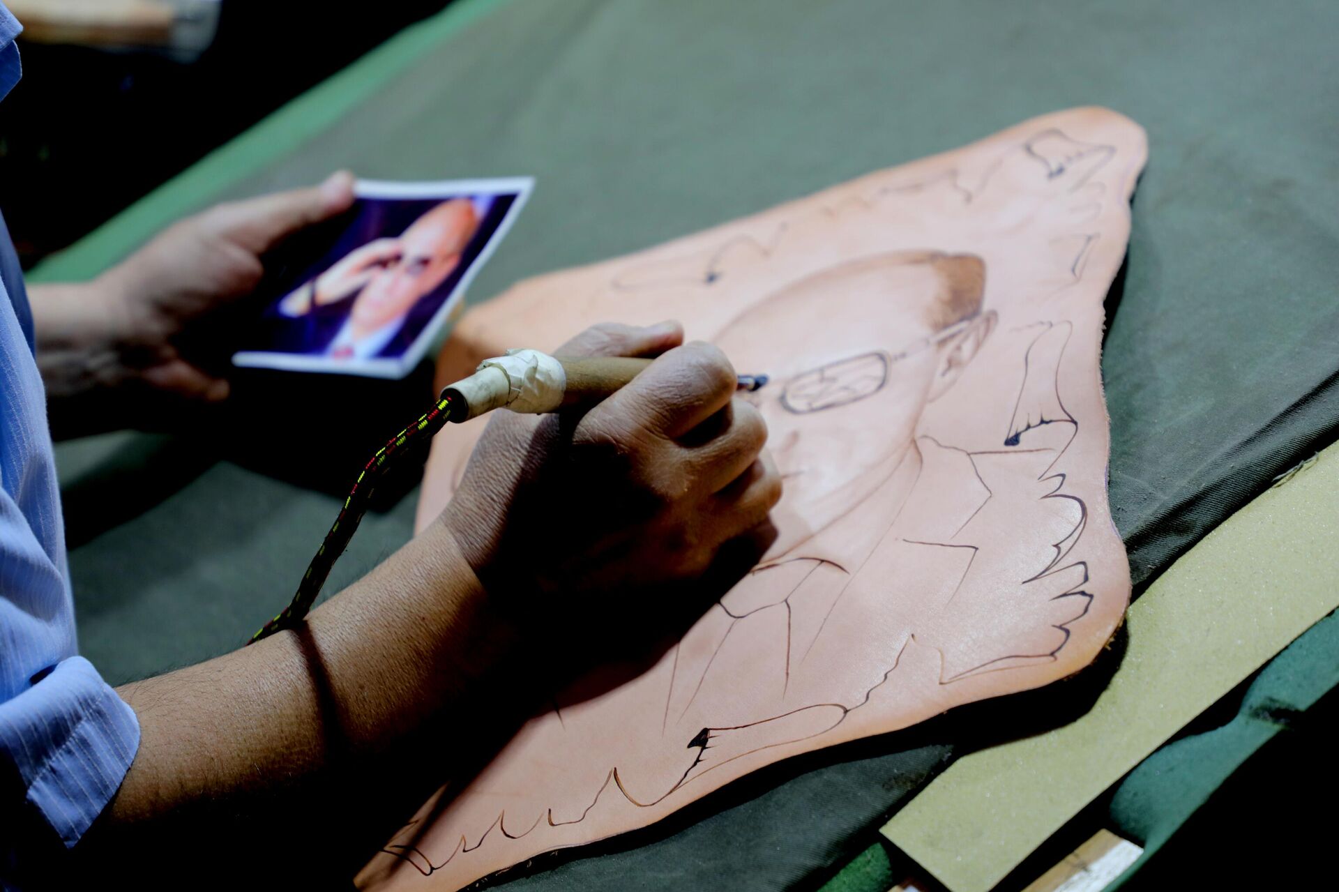 الرسم على الجلد.. أحد أقدم الفنون يتنفس جمالا في شوارع دمشق
 - سبوتنيك عربي, 1920, 20.06.2023