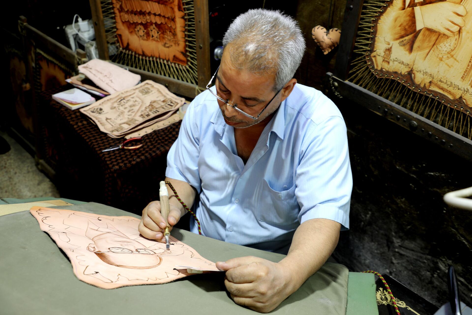 الرسم على الجلد.. أحد أقدم الفنون يتنفس جمالا في شوارع دمشق
 - سبوتنيك عربي, 1920, 20.06.2023