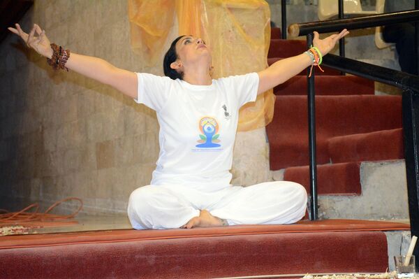 أطفال سوريون يواجهون ذكرياتهم مع الزلزال بـ اليوغا - سبوتنيك عربي