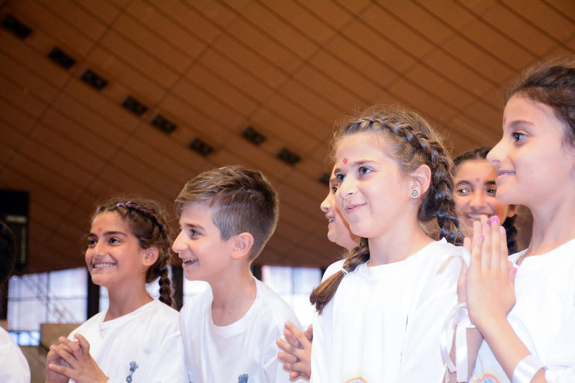 أطفال سوريون يواجهون ذكرياتهم مع الزلزال بـ اليوغا - سبوتنيك عربي, 1920, 22.06.2023