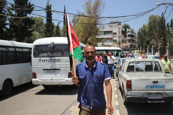 تضامناً مع أهالي الجولان.. مئات السوريين يحتجون أمام مقر الأمم المتحدة بدمشق - سبوتنيك عربي