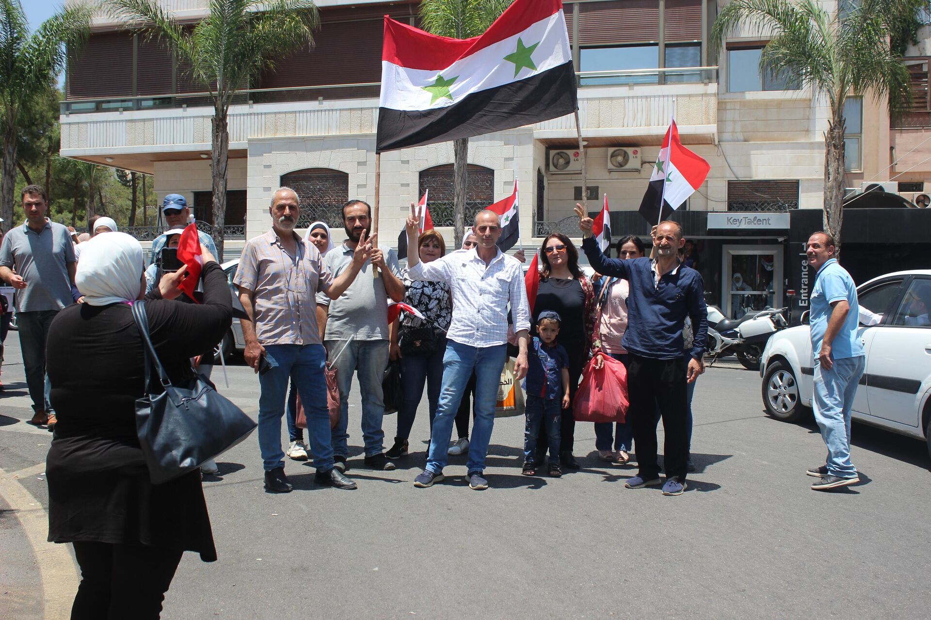 تضامناً مع أهالي الجولان.. مئات السوريين يحتجون أمام مقر الأمم المتحدة بدمشق - سبوتنيك عربي, 1920, 22.06.2023