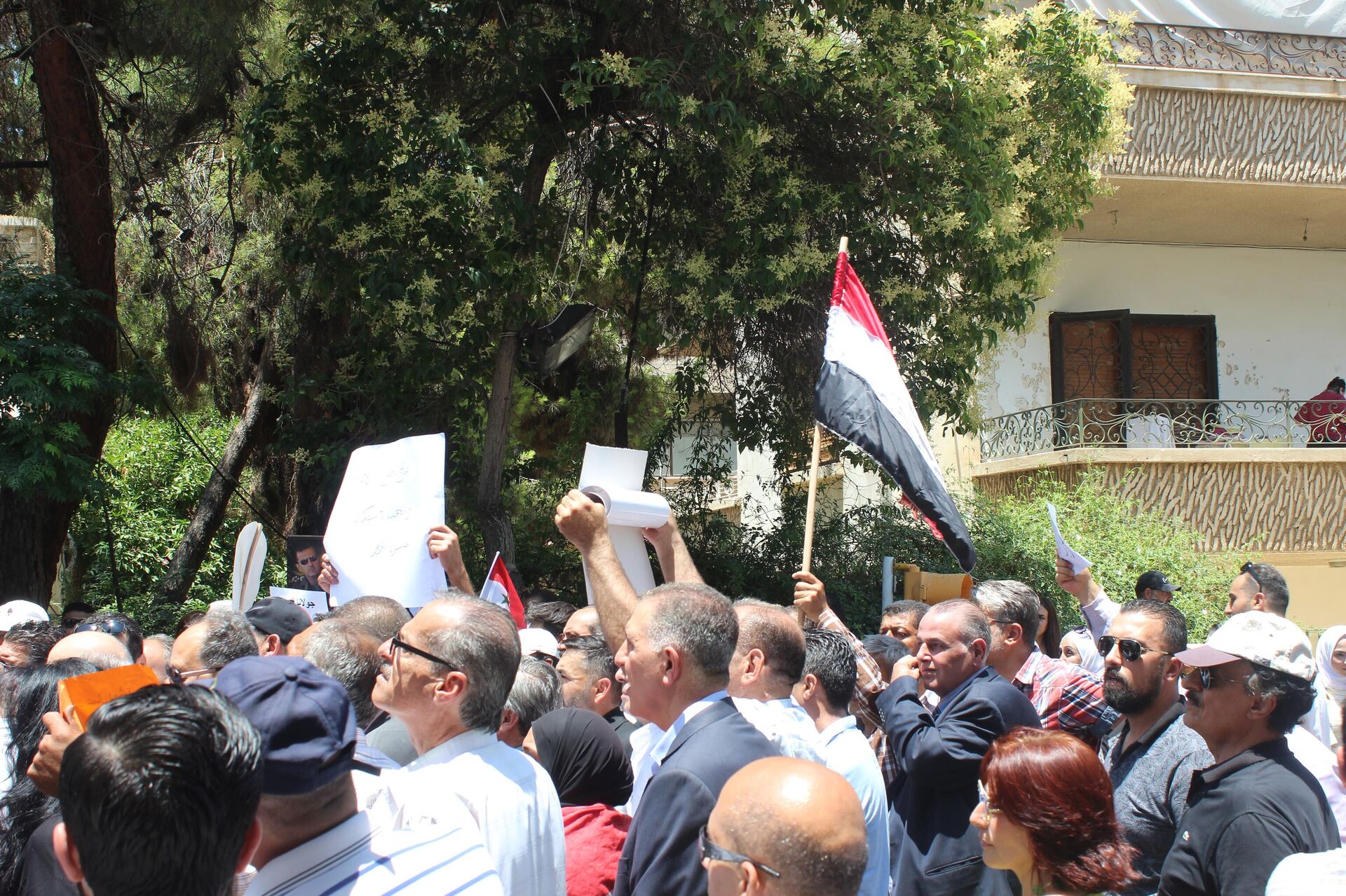 تضامناً مع أهالي الجولان.. مئات السوريين يحتجون أمام مقر الأمم المتحدة بدمشق - سبوتنيك عربي, 1920, 22.06.2023