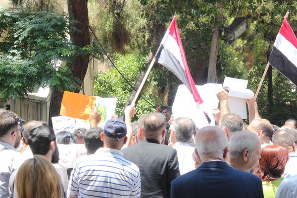 تضامناً مع أهالي الجولان.. مئات السوريين يحتجون أمام مقر الأمم المتحدة بدمشق - سبوتنيك عربي