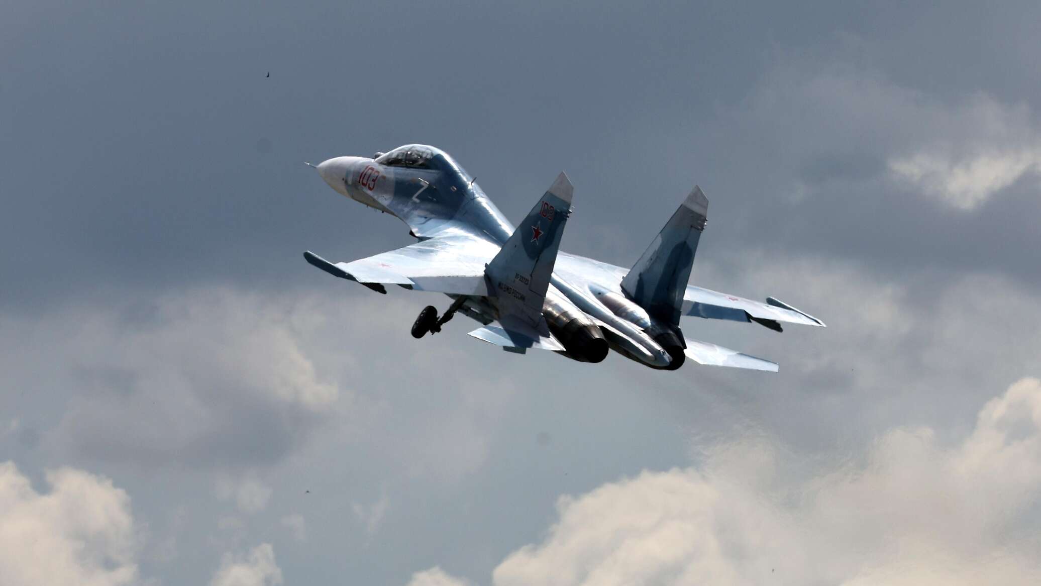 "سو-27" روسية تعترض طائرة استطلاع ومقاتلتي "تايفون" بريطانيتين وترغمها على الابتعاد عن حدود روسيا
