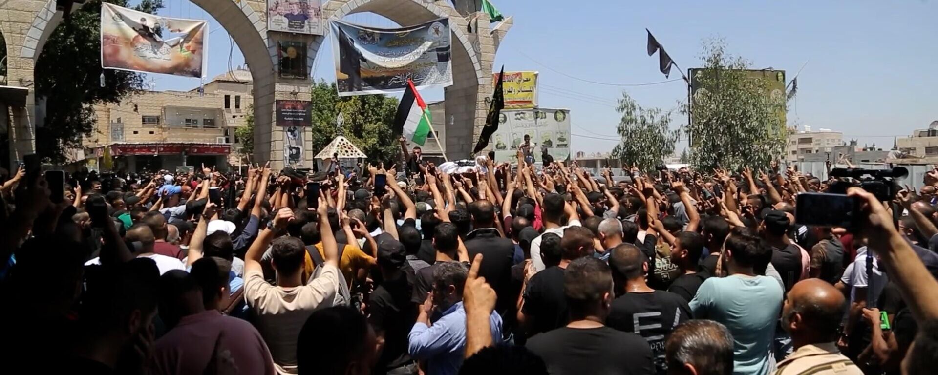 تشييع 9 قتلى فلسطينيين بمشاركة جماهيرية غفيرة والجيش الإسرائيلي يخلف دماراً كبيراً في مخيم جنين - سبوتنيك عربي, 1920, 05.07.2023