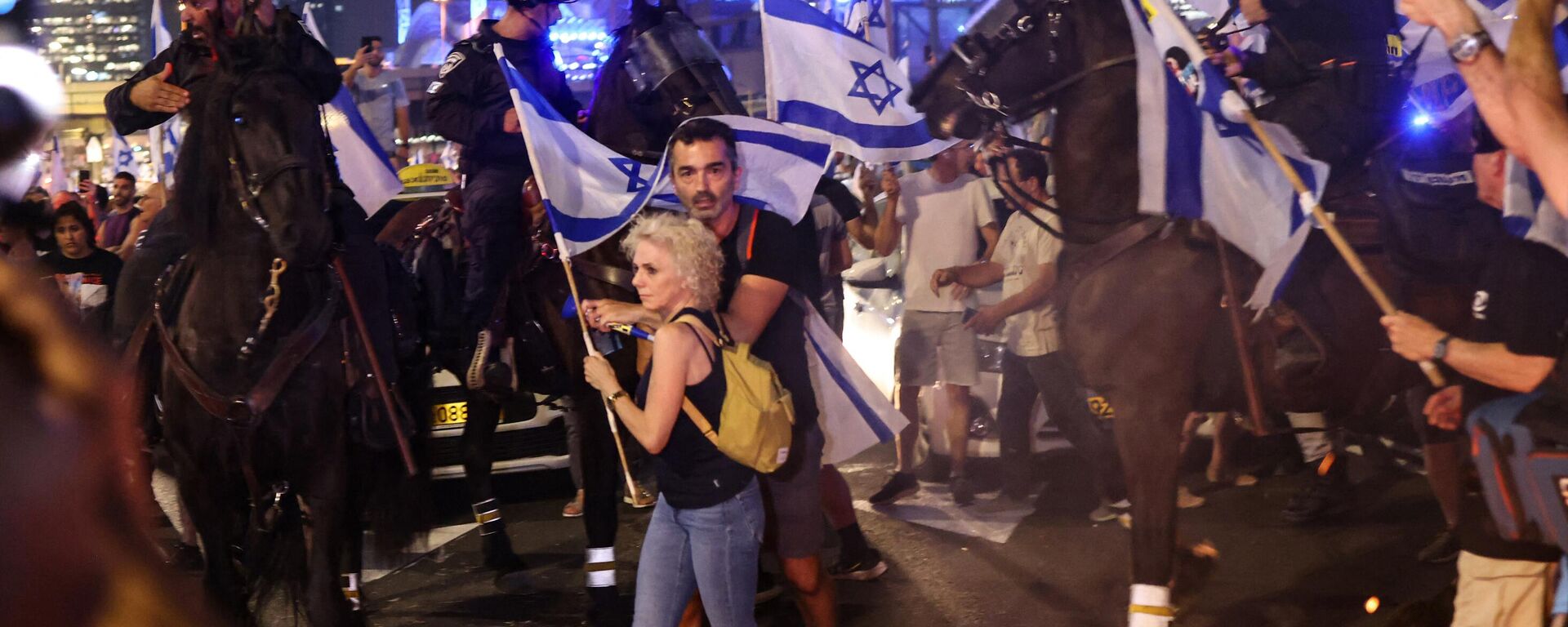 احتجاجت الإسرائيليين ضد خطط حكومة رئيس الوزراء بنيامين نتنياهو لإصلاح النظام القضائي في تل أبيب، إسرائيل، 5 يوليو 2023 - سبوتنيك عربي, 1920, 12.09.2023