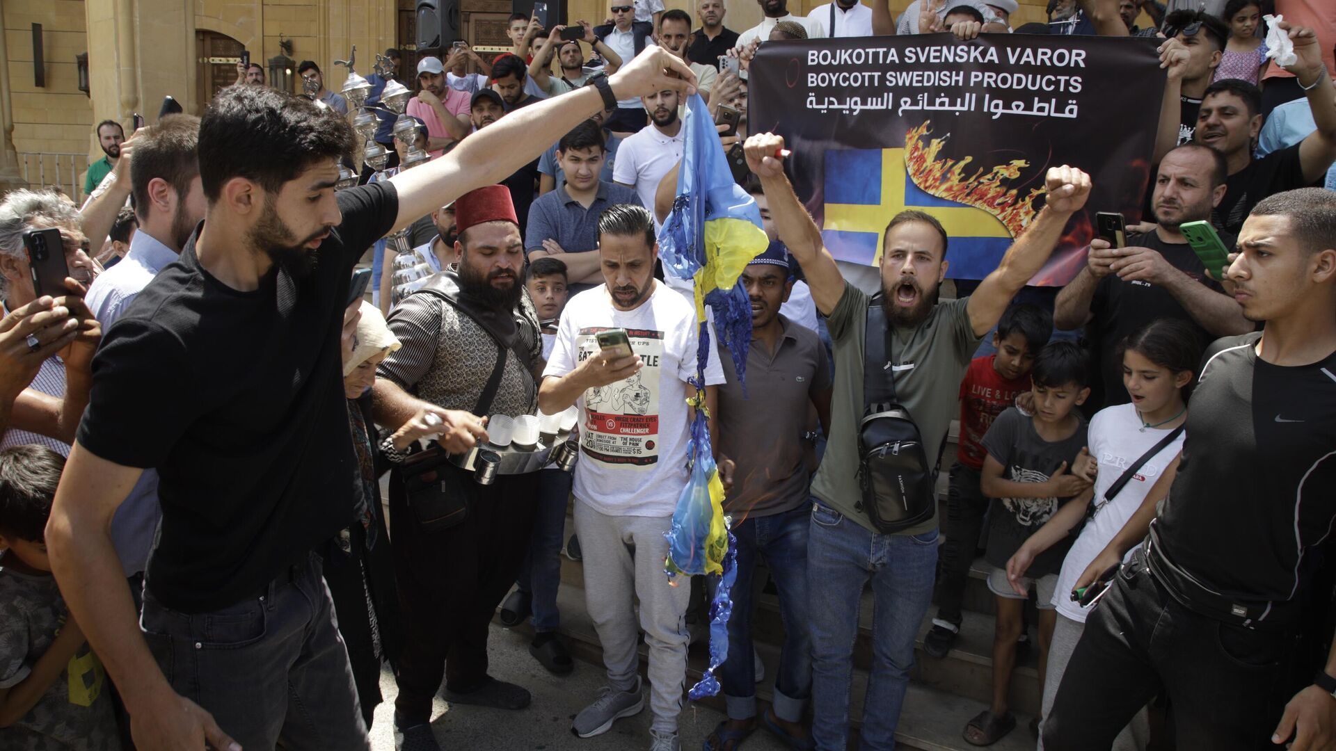  حرق علم السويد وإسرائيل وسط بيروت احتجاجا على  حرق نسخة من القرآن ونصرة لجنين  - سبوتنيك عربي, 1920, 07.07.2023