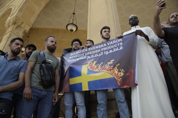  حرق علم السويد وإسرائيل وسط بيروت احتجاجا على  حرق نسخة من القرآن ونصرة لجنين  - سبوتنيك عربي