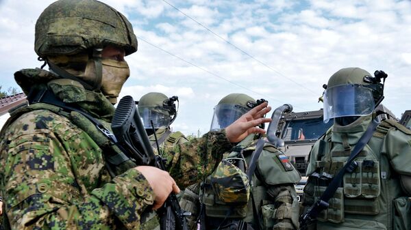  تدريبات العسكريين الروس في مركز التدريب رقم 66 التابع للقوات الهندسية في مقاطعة موسكو للعمل في منطقة العملية العسكرية الخاصة - سبوتنيك عربي