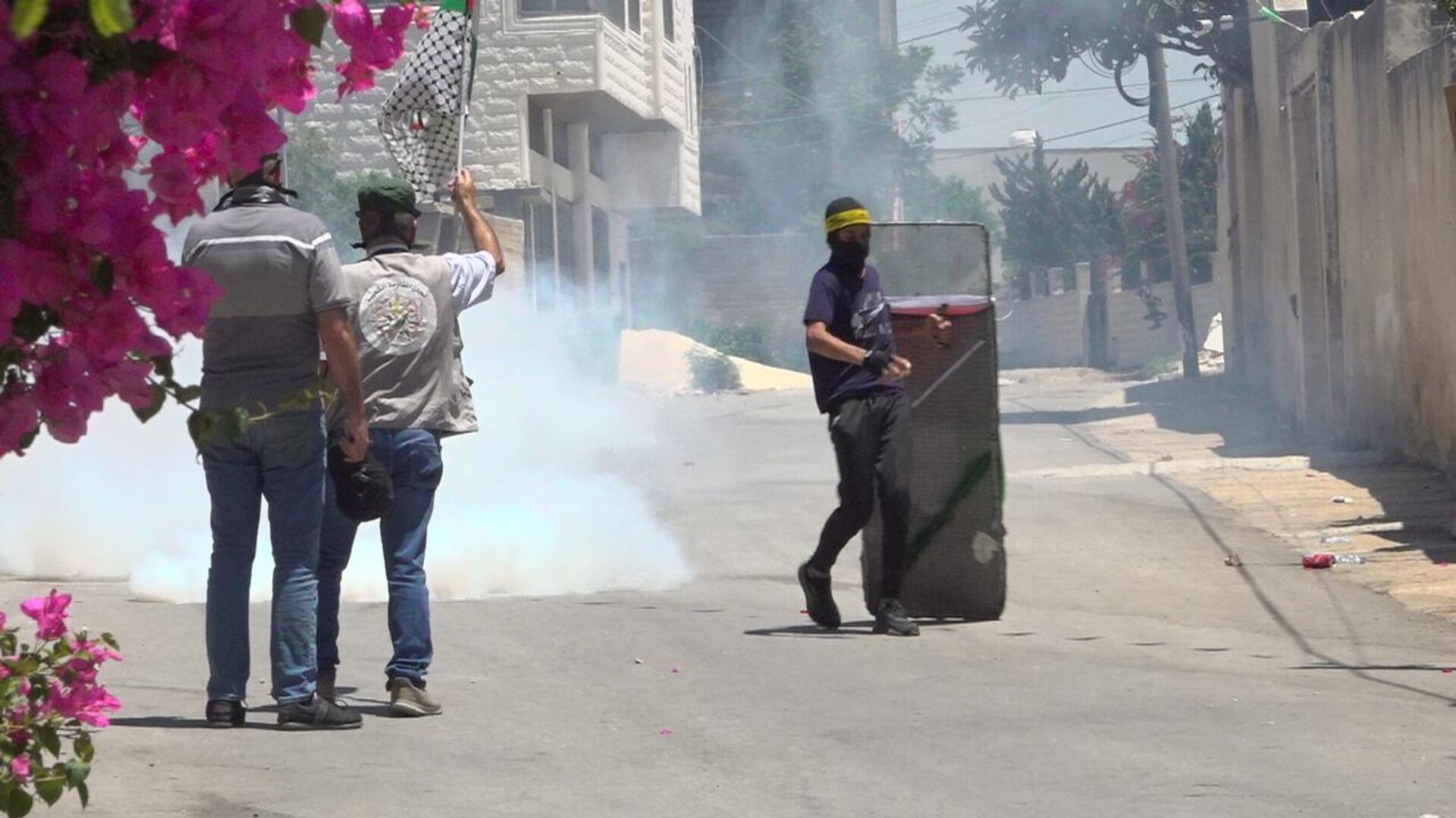 عشرات الإصابات في مواجهات مع الجيش الإسرائيلي والمستوطنين بالضفة الغربية  - سبوتنيك عربي, 1920, 14.07.2023