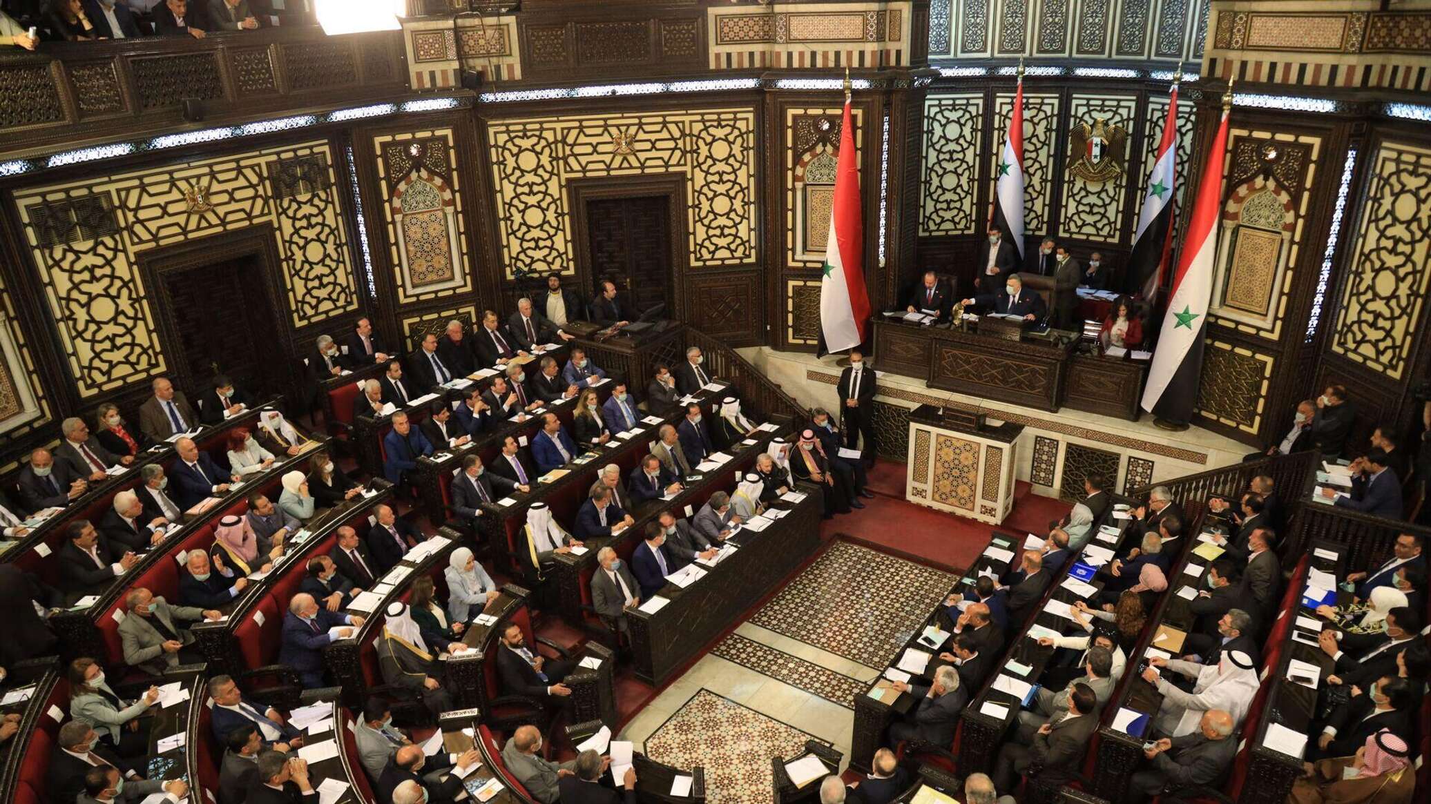 الإدارة السورية تعلن إلغاء العمل بالدستور وحل جيش وبرلمان النظام السابق