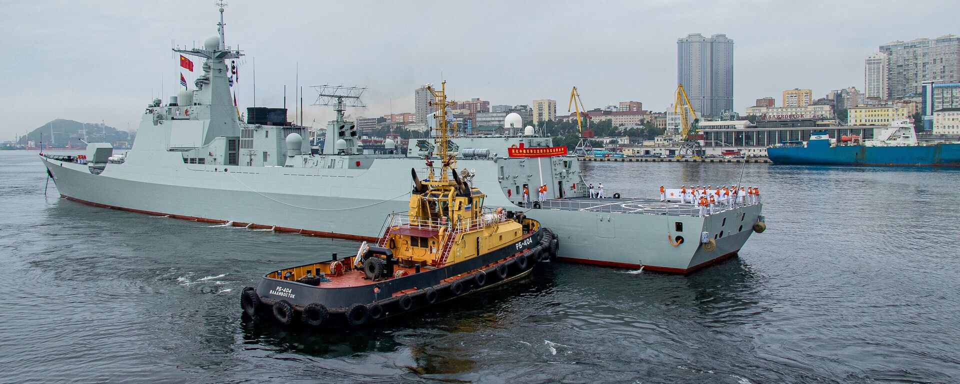 لقاء مهيب لطاقم أربع سفن تابعة لبحرية جيش التحرير الشعبي أثناء وصولهم بعد التدريبات الروسية الصينية المشتركة الشمال. التعاون - 2023 في ميناء فلاديفوستوك، بعد انتهاء المناورات في بحر اليابان. - سبوتنيك عربي, 1920, 05.09.2025