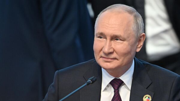 الرئيس الروسي فلاديمير بوتين في الجلسة العامة للقمة الروسية الأفريقية الثانية في سان بطرسبرغ 28 يوليو 2023.  - سبوتنيك عربي
