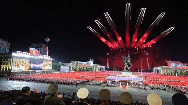 عرض عسكري في بيونغ يانغ تكريما للذكرى السبعين لتوقيع هدنة في الحرب الكورية، كوريا الشمالية - سبوتنيك عربي