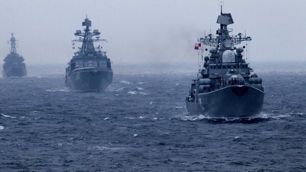 سفن أسطول المحيط الهادئ الروسي خلال عرض بحري في خليج بيتر الأكبر كجزء من استكمال التدريبات البحرية الروسية-الصينية - سبوتنيك عربي