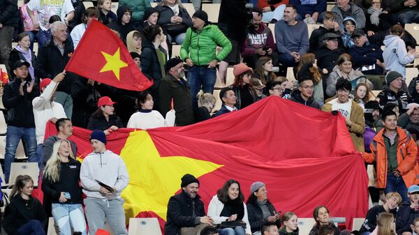 يتفاعل مشجعو فيتنام بعد المباراة التمهيدية لنيوزيلندا وفيتنام قبل كأس العالم للسيدات في نابير، نيوزيلندا، 10 يوليو 2023. - سبوتنيك عربي