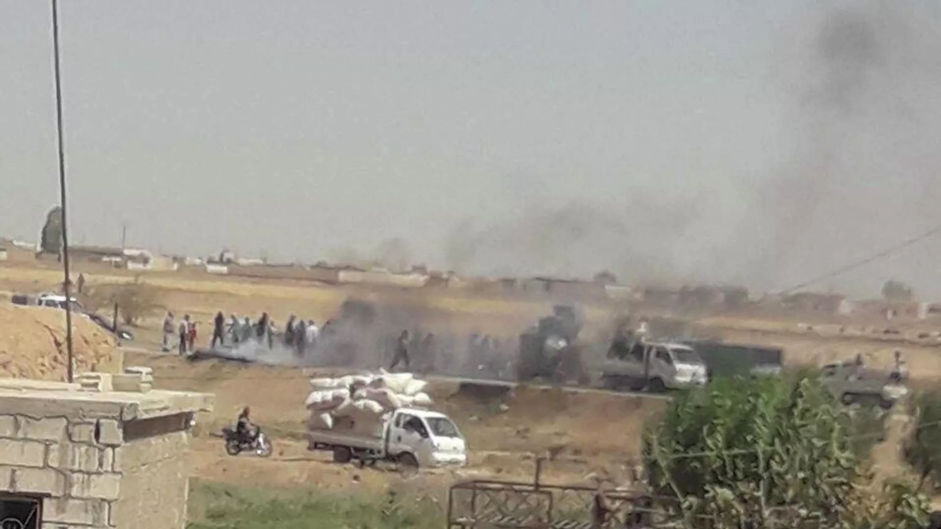 القبائل العربية تقطع طريقا حيويا يستخدمه الجيش الأمريكي لسرقة النفط السوري باتجاه العراق