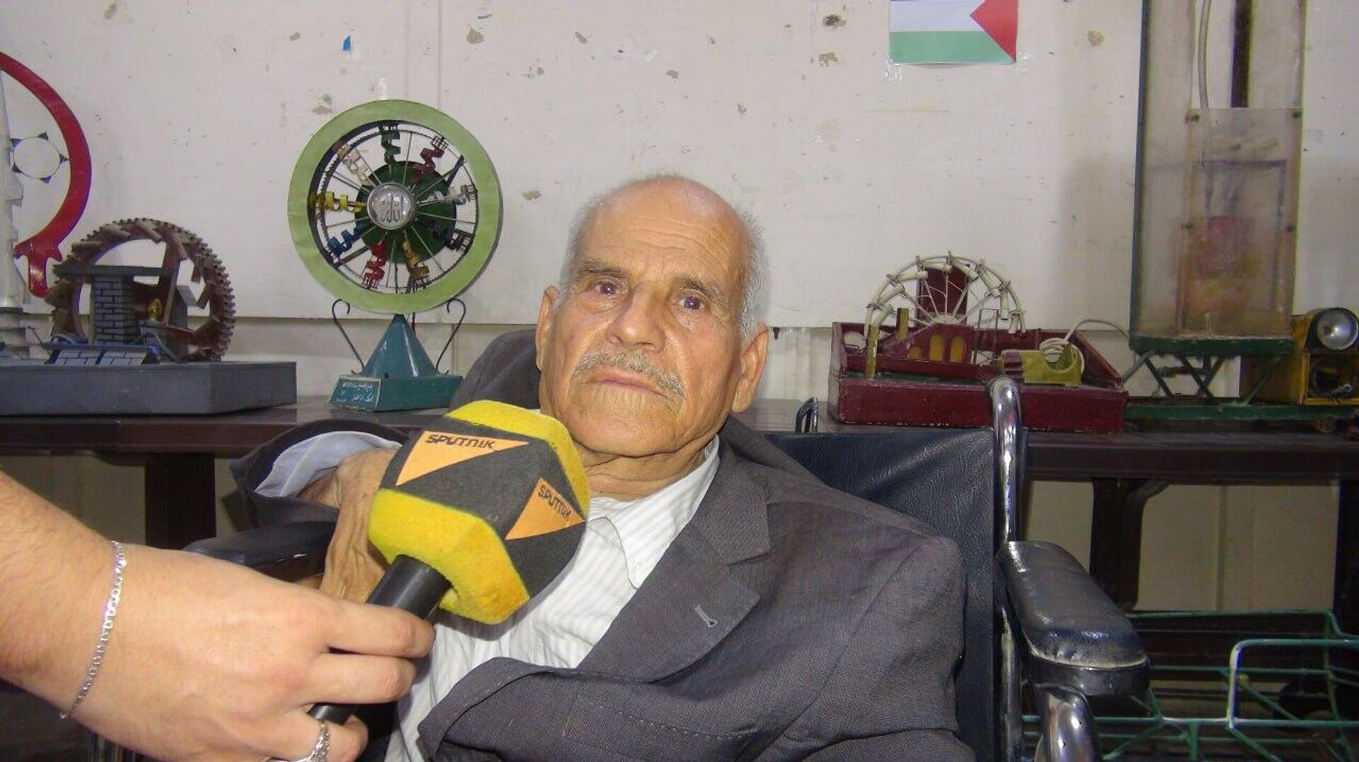 عبدالله العكلة.. سوري من (ذوي الهمم) يحول معاناة الريف السوري إلى اختراعات
 - سبوتنيك عربي, 1920, 11.08.2023