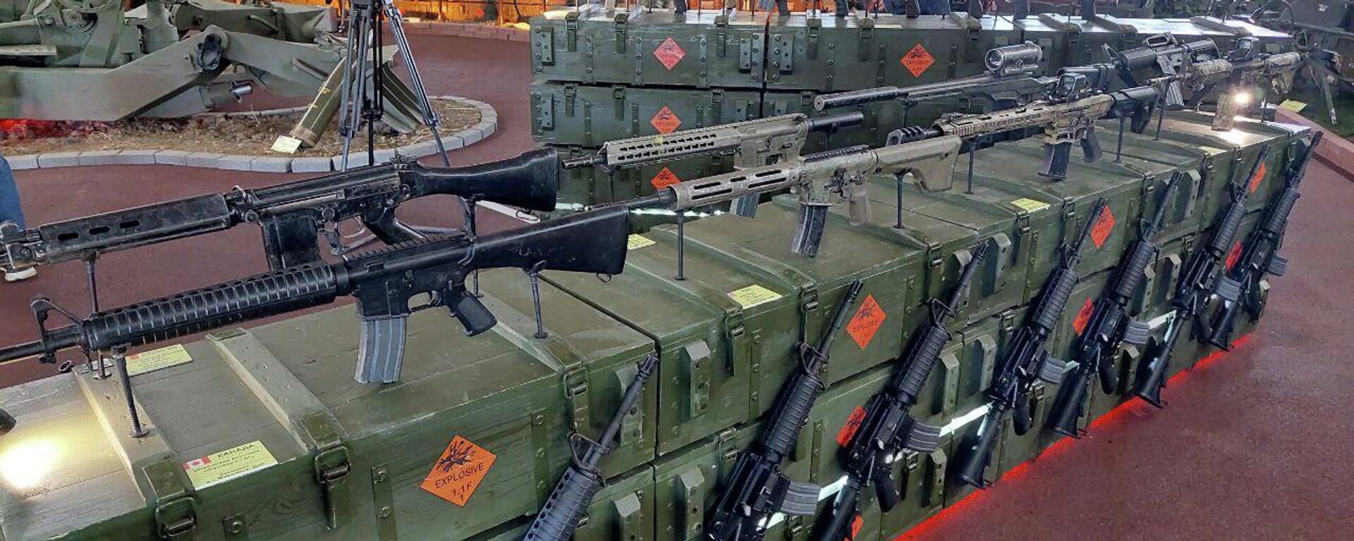 معرض لأسلحة حلف الناتو في معرض غنائم العملية العسكرية الروسية الخاصة في أوكرانيا، في حديثة باتريوت في إطار  فعاليات المنتدى العسكري التقني الدولي آرميا 2023 - سبوتنيك عربي, 1920, 27.02.2025