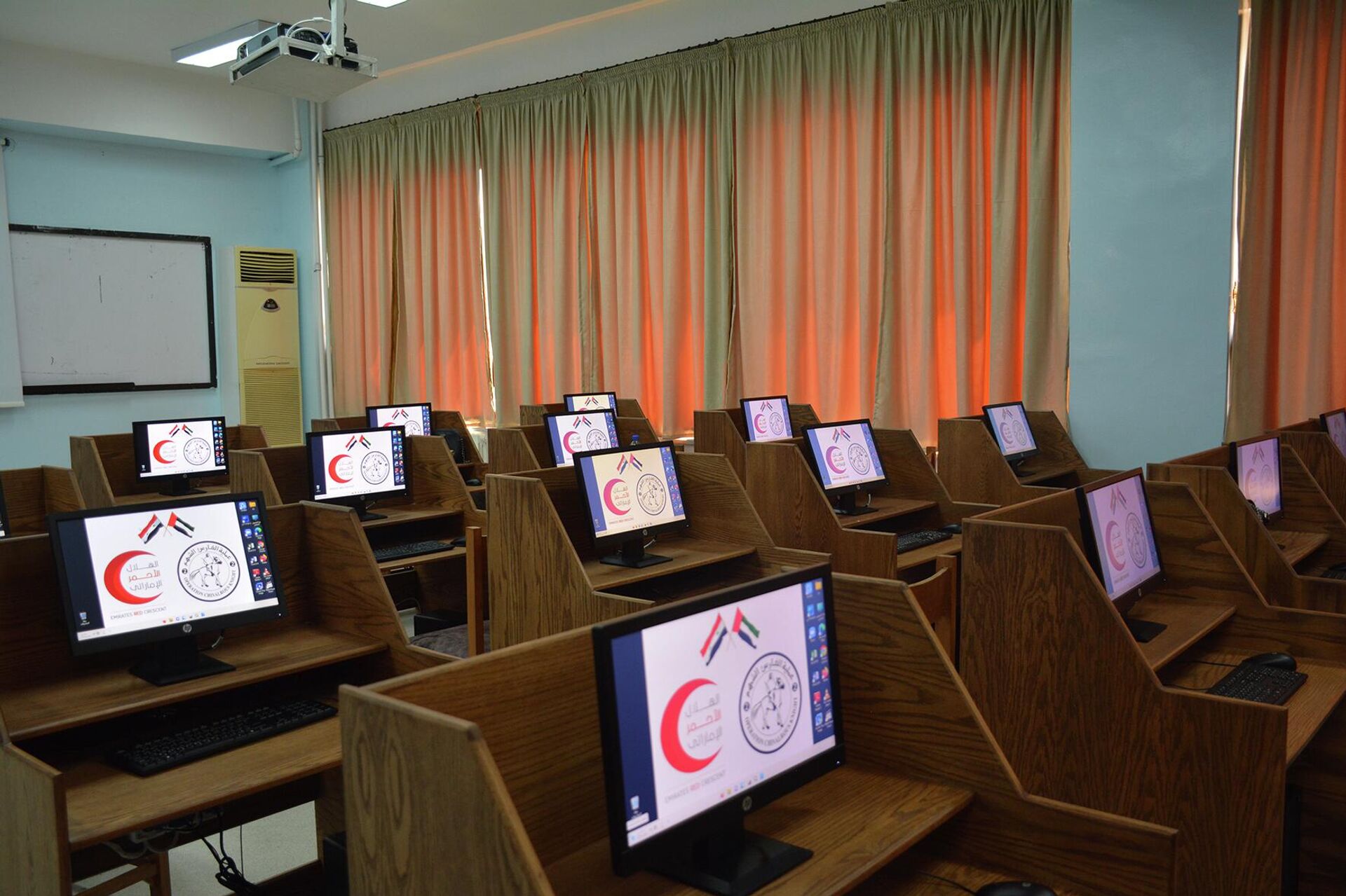 الإمارات تدعم القطاع الأكاديمي والمجتمعي بأجهزة طبية وتقنية المقدمة لجامعة اللاذقية - سبوتنيك عربي, 1920, 19.08.2023