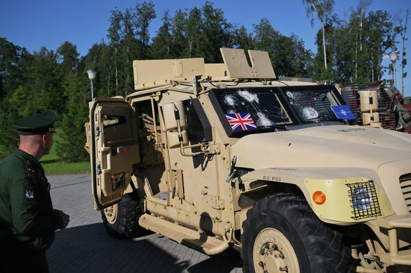 المدرعة البريطانية هاسكي تعرضها روسيا في حديقة باتريوت قرب موسكو بعدما غنمها الجيش الروسي في العملية العسكرية الخاصة - سبوتنيك عربي