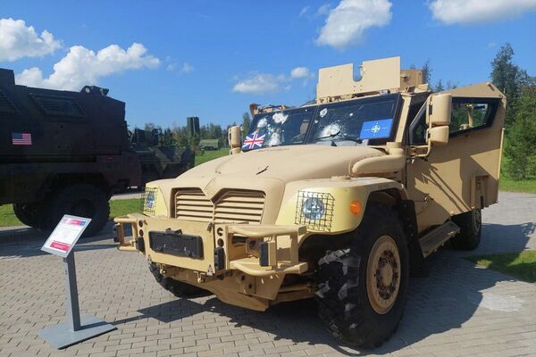 المدرعة البريطانية هاسكي تعرضها روسيا في حديقة باتريوت قرب موسكو بعدما غنمها الجيش الروسي في العملية العسكرية الخاصة - سبوتنيك عربي