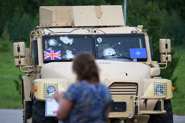 المدرعة البريطانية هاسكي تعرضها روسيا في حديقة باتريوت قرب موسكو بعدما غنمها الجيش الروسي في العملية العسكرية الخاصة - سبوتنيك عربي