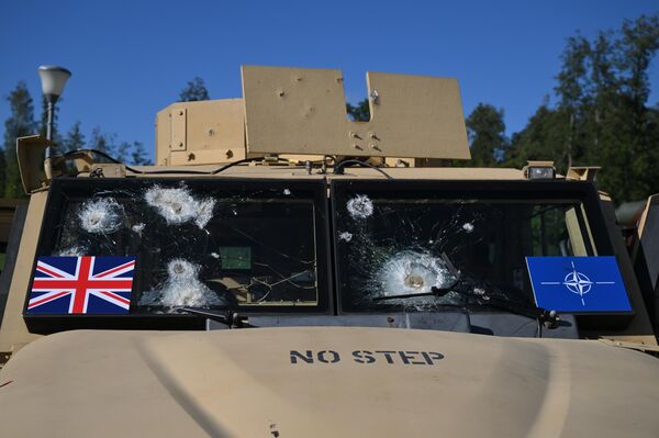 المدرعة البريطانية هاسكي تعرضها روسيا في حديقة باتريوت قرب موسكو بعدما غنمها الجيش الروسي في العملية العسكرية الخاصة - سبوتنيك عربي