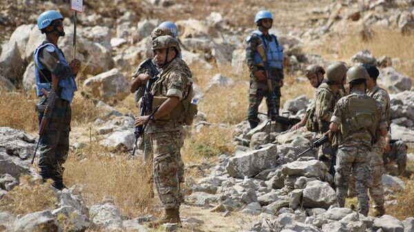 عناصر من اليونيفيل على الخط الأزرق جنوب لبنان  - سبوتنيك عربي