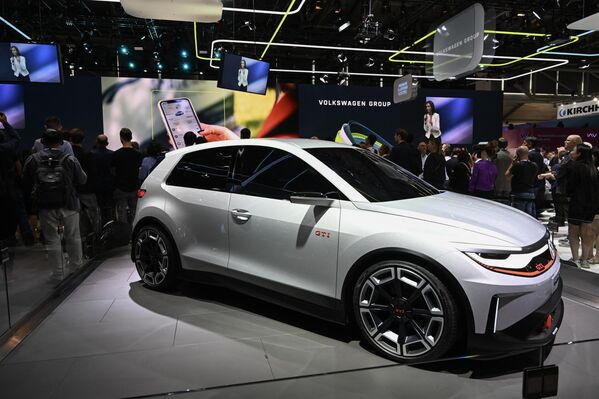 عرض سيارة Volkswagen (VW) ID GTI لشركة "فولكس فاغن" الألمانية العملاقة للسيارات في المعرض الدولي للسيارات في معرض ألمانيا الدولي للسيارات في ميونيخ، 4 سبتمبر 2023. - سبوتنيك عربي