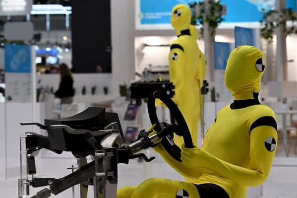 دمى اختبار التصادم تظهر في جناح شركة Kirchhoff Automotive في معرض ألمانيا الدولي للسيارات في ميونيخ، 4 سبتمبر 2023. - سبوتنيك عربي