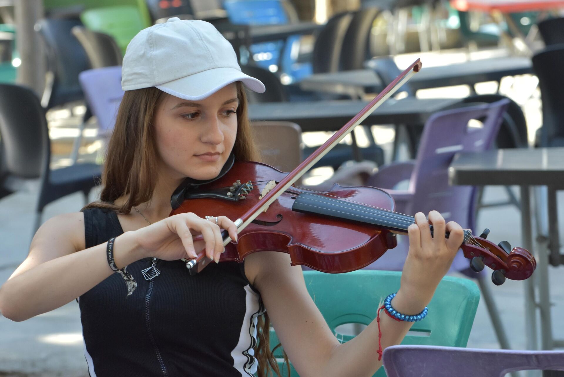  روزي تداوي الأطفال الناجين من زلزال حلب بتعلم العزف على الكمان  - سبوتنيك عربي, 1920, 08.09.2023