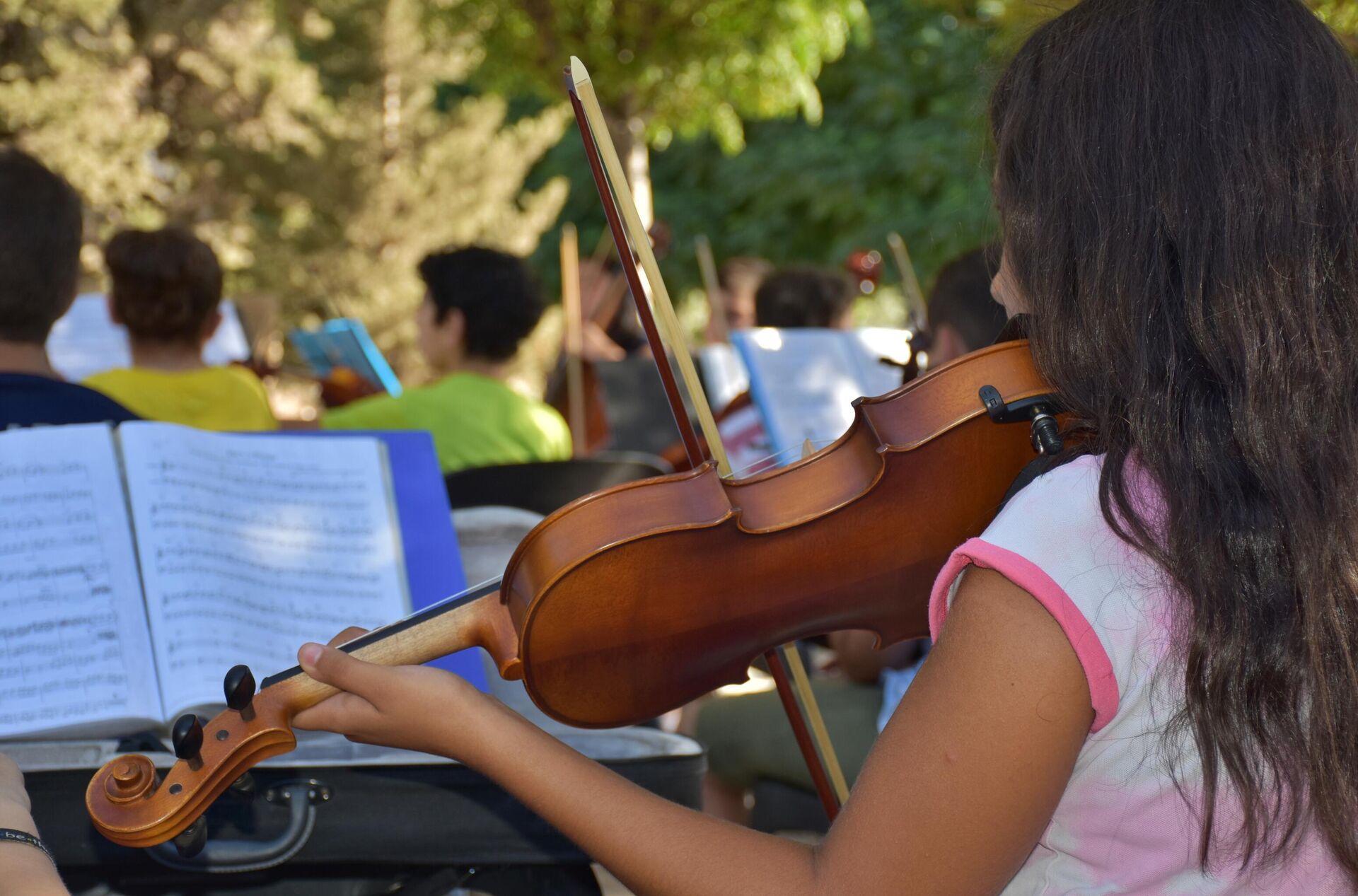  روزي تداوي الأطفال الناجين من زلزال حلب بتعلم العزف على الكمان  - سبوتنيك عربي, 1920, 08.09.2023