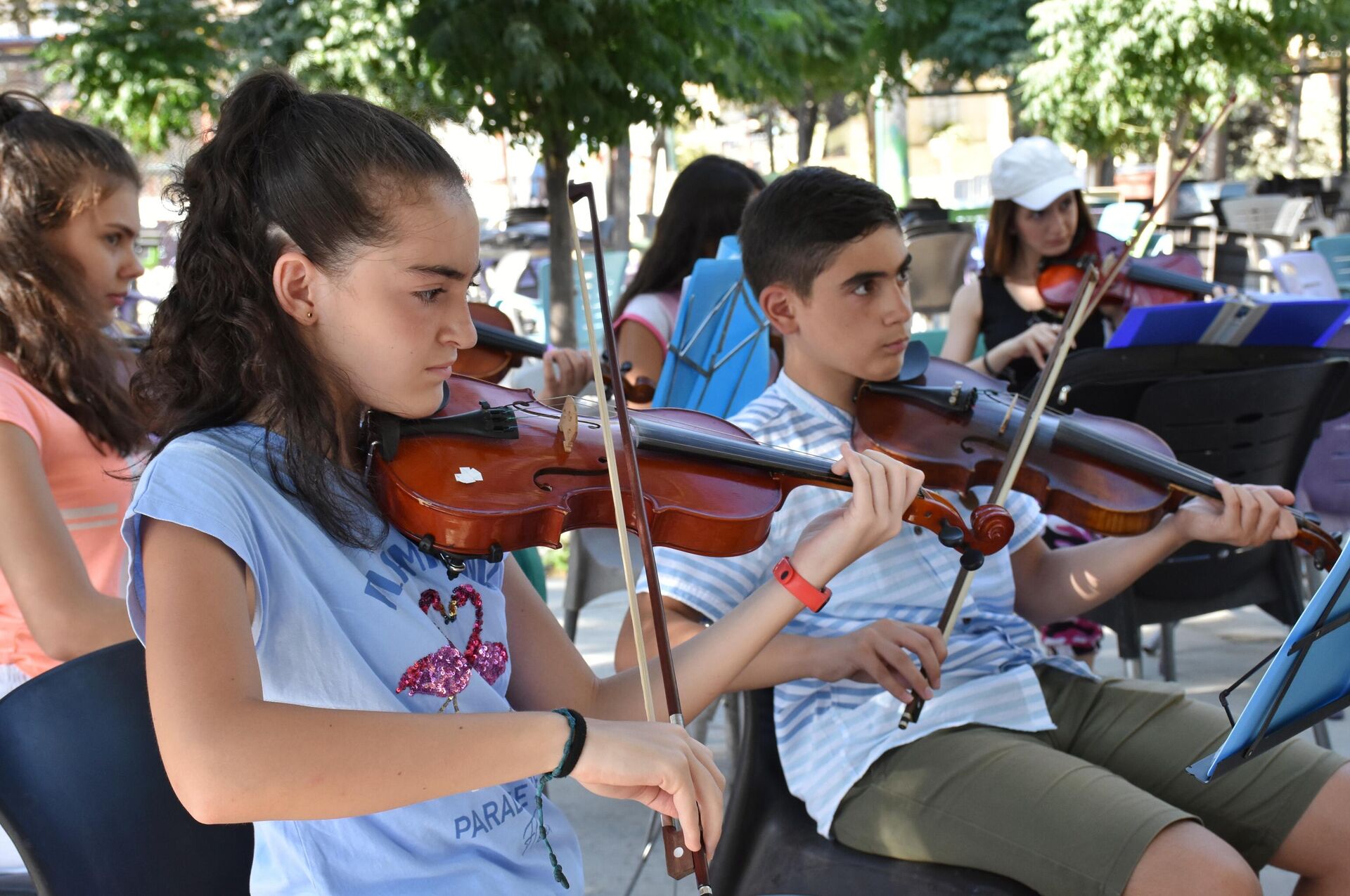  روزي تداوي الأطفال الناجين من زلزال حلب بتعلم العزف على الكمان  - سبوتنيك عربي, 1920, 08.09.2023