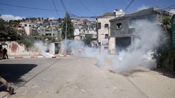 الفلسطينيون يشيّعون الطفل ميلاد الراعي في مخيم العروب شمال الخليل وخمس إصابات بالرصاص الحي خلال مواجهات عنيفة عقب الجنازة
 - سبوتنيك عربي