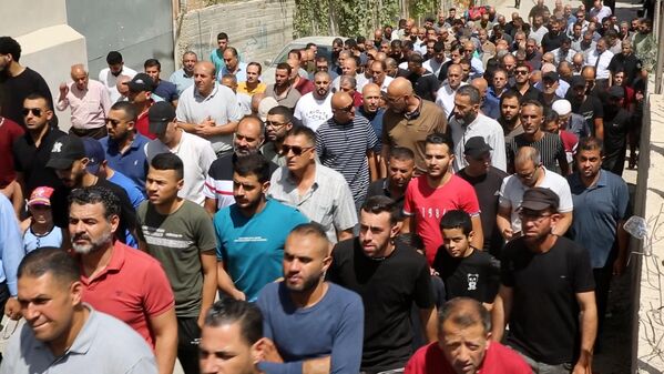 الفلسطينيون يشيّعون الطفل ميلاد الراعي في مخيم العروب شمال الخليل وخمس إصابات بالرصاص الحي خلال مواجهات عنيفة عقب الجنازة
 - سبوتنيك عربي