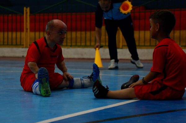 اول فريق كرة قدم قصار القامة في غزة يتدرب على أمل المشاركة في البطولات الخارجية
 - سبوتنيك عربي