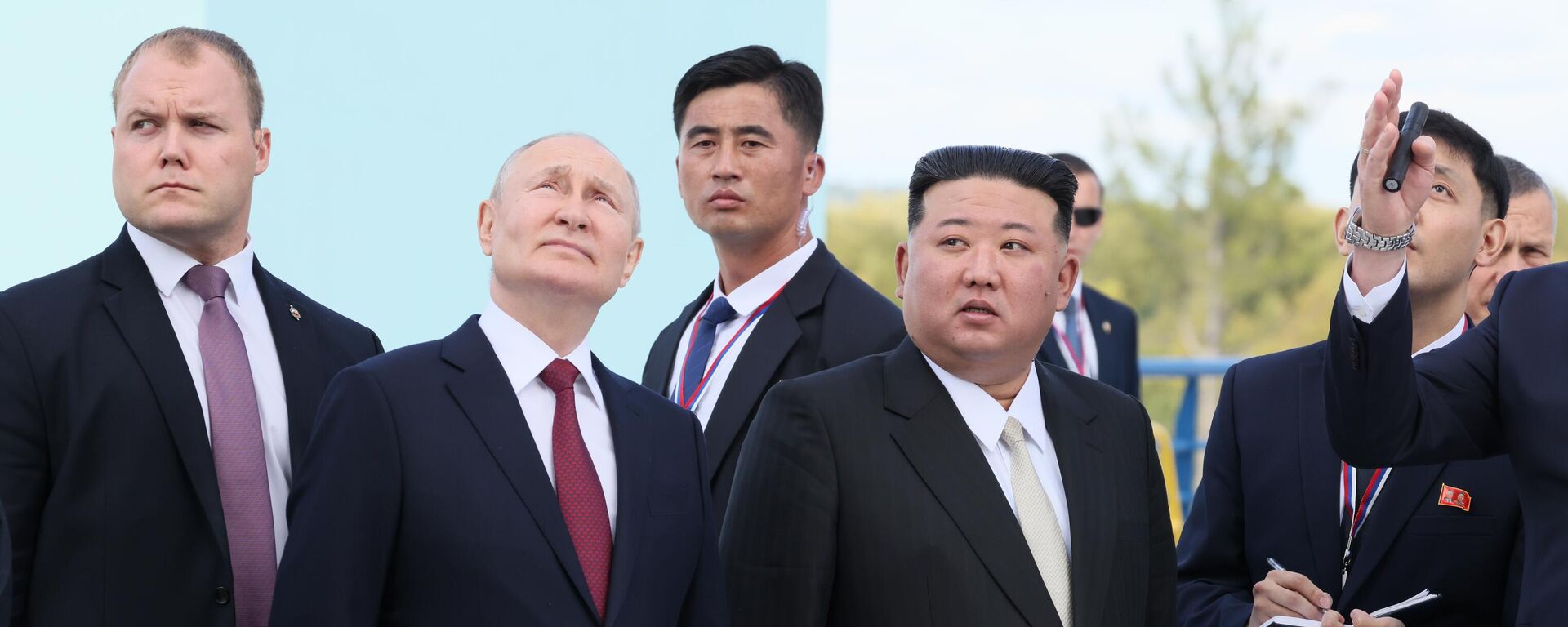 الرئيس الروسي فلاديمير بوتين زعيم كوريا  الشمالية كيم جونغ أون يلقيان نظرة على مجمع الصواريخ في قاعدة فوستوشني الفضائية، روسيا - سبوتنيك عربي, 1920, 13.09.2023