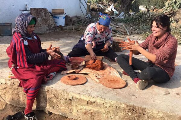 صناعة &quot;فخار سجنان&quot; في منطقة سَجنان الجبلية في الشمال التونسي. - سبوتنيك عربي