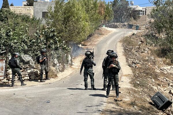 عشرات الإصابات بالرصاص والاختناق خلال قمع القوات الاسرائيلية لمسيرة ضد الاستيطان بالضفة الغربية  - سبوتنيك عربي